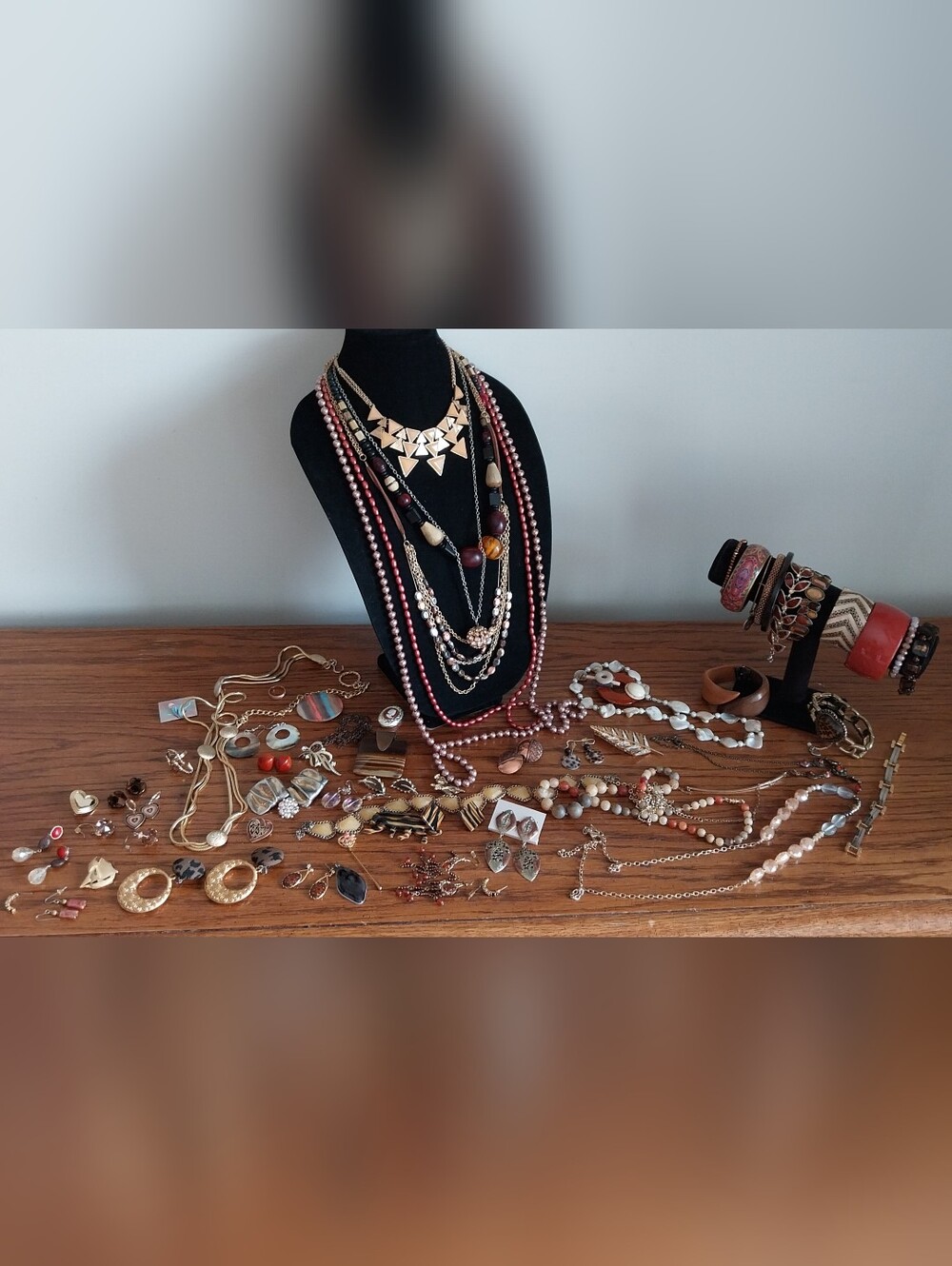 Vintage Women's Fashion Jewelry - Amber, Gold & Wood Tones - Picture 2 of 11